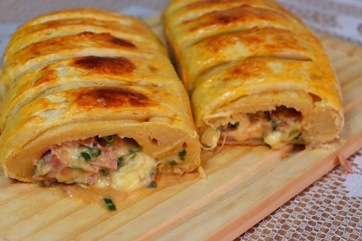 Pão empadão a combinação de uma massa perfeita e um recheio muito saboroso