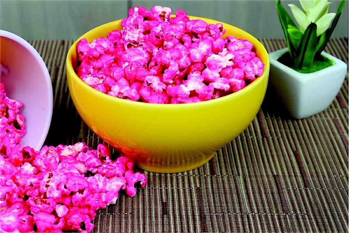 Se sua casa está cheia de crianças para o natal faça essa pipoca doce colorida todas vão adorar