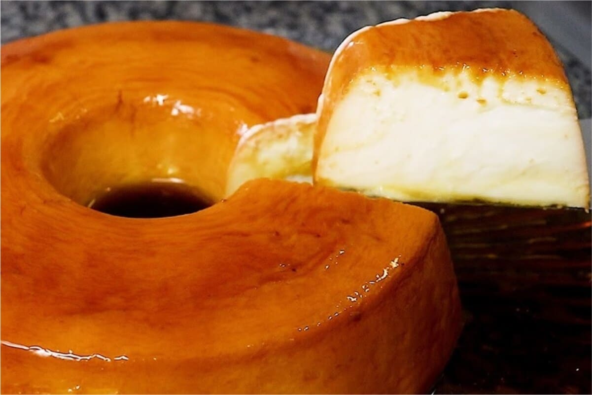 Pudim de 2 ingredientes sem ovos e que também não precisa de creme de leite