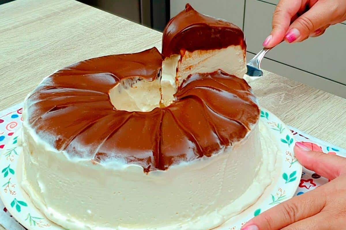 Ótimo para o final de ano mas você vai querer comer todos os dias esse pudim de sorvete
