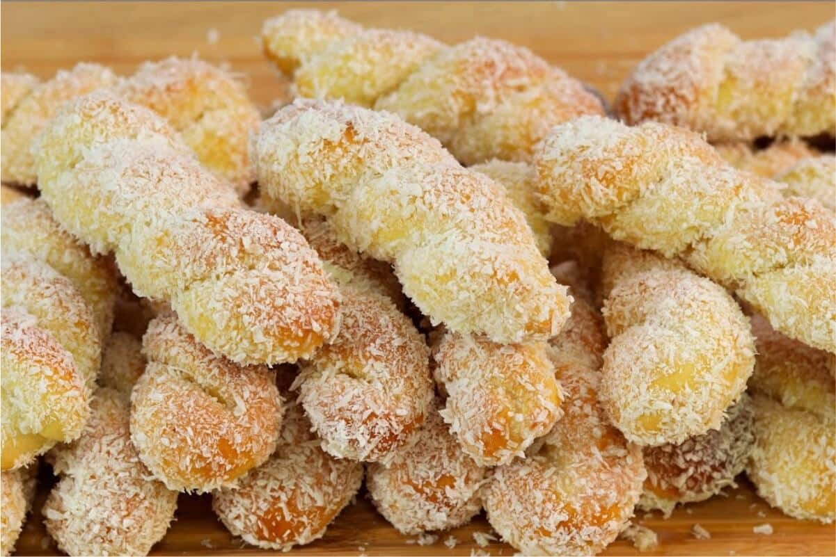 Rosquinha de coco da vovó para servir nessas férias escolares de fim de ano das crianças