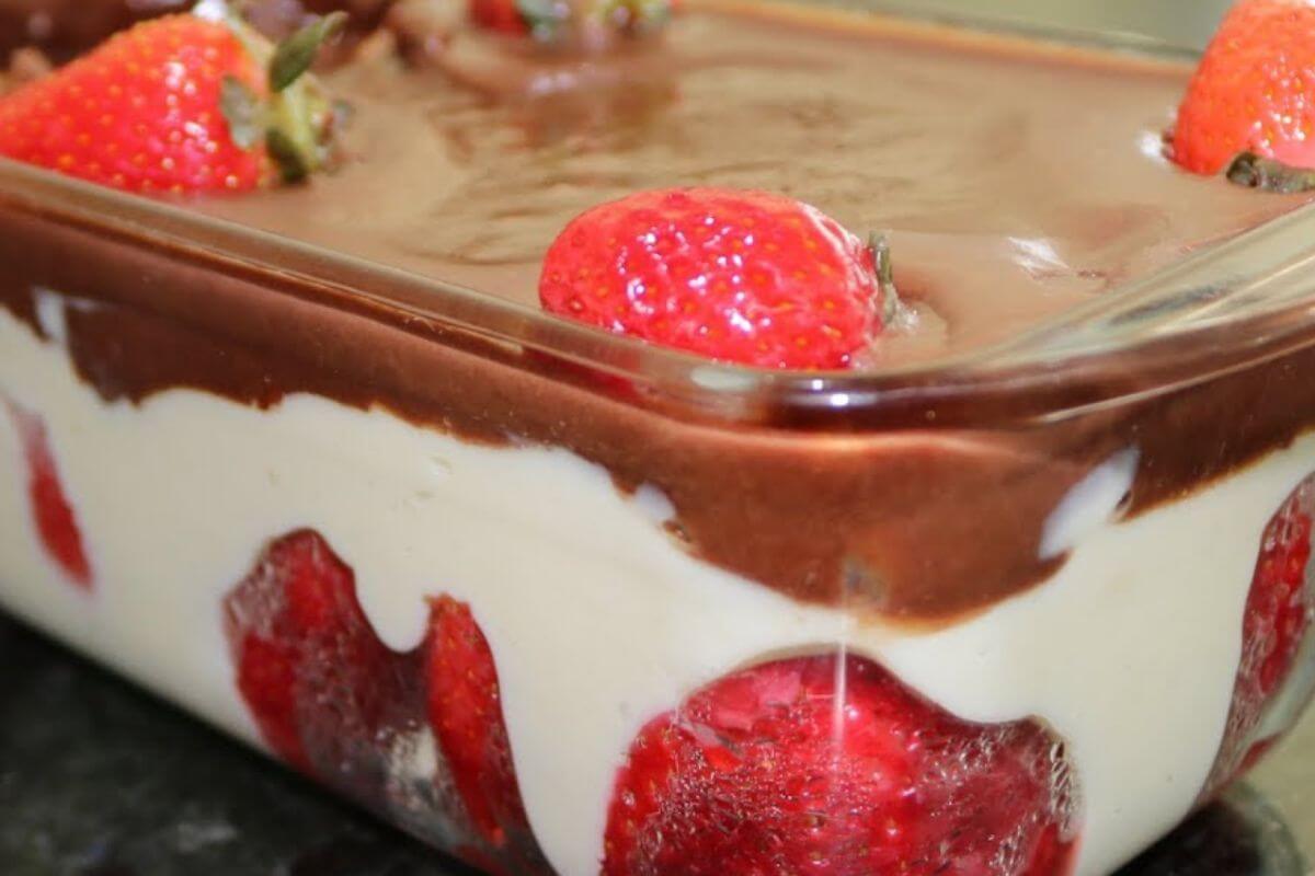 Não deixe de fazer essa sobremesa de chocolate com morango deliciosa no seu começo de ano