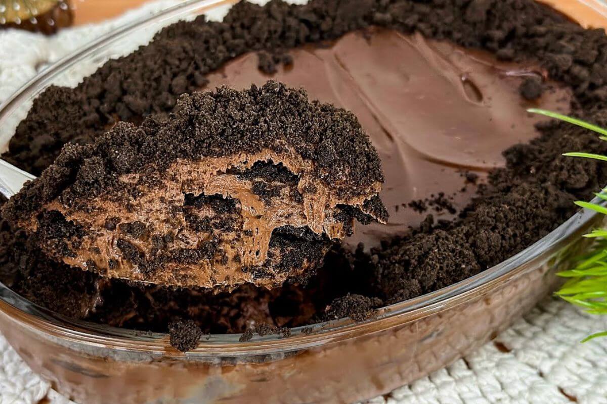 Sobremesa cremosa de chocolate para você servir para seus convidados do almoço de ano novo