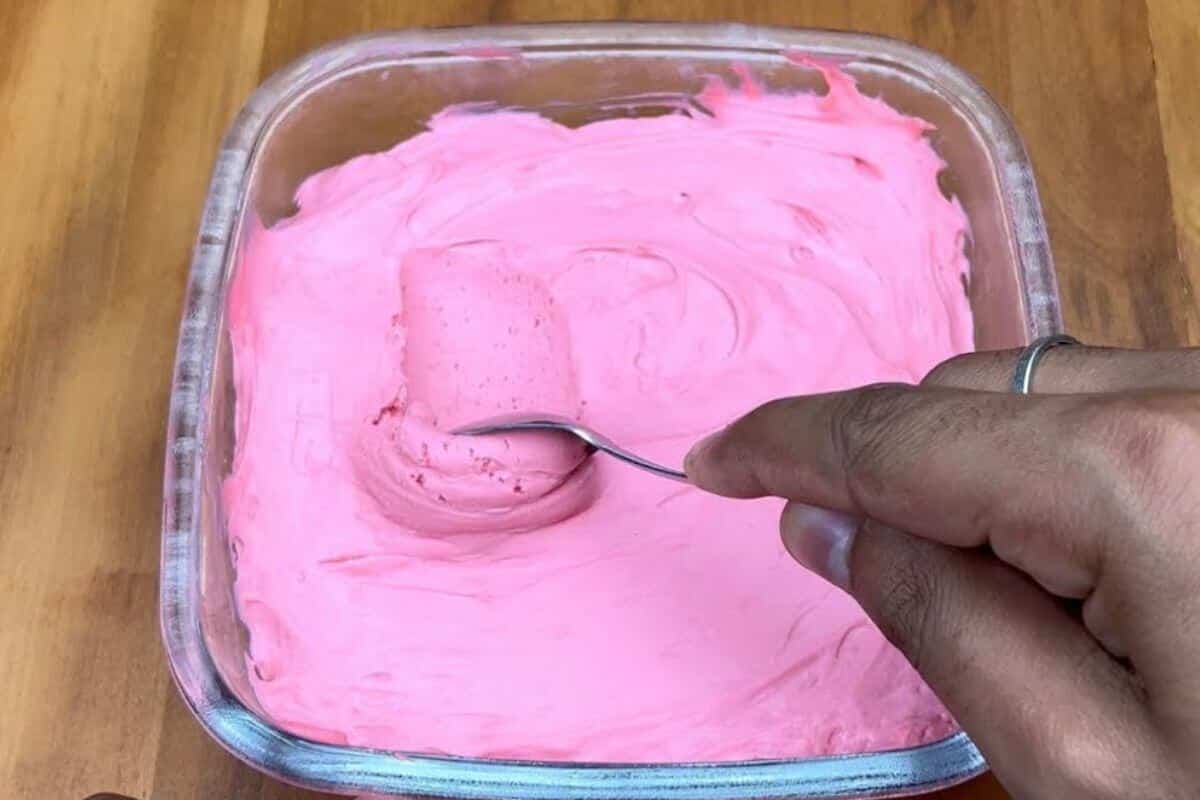Aprenda uma sobremesa sem leite condensado que fica uma delícia e precisa só de 3 ingredientes
