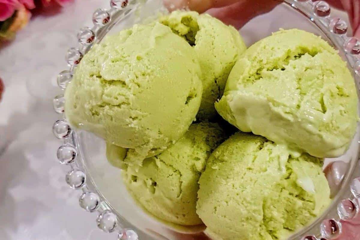 Surpreenda todo mundo quando você fizer esse sorvete de abacate delicioso