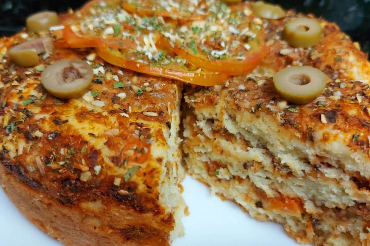 Essa receita torta de creme de leite salgada deixa todo mundo querendo mais um pedaço