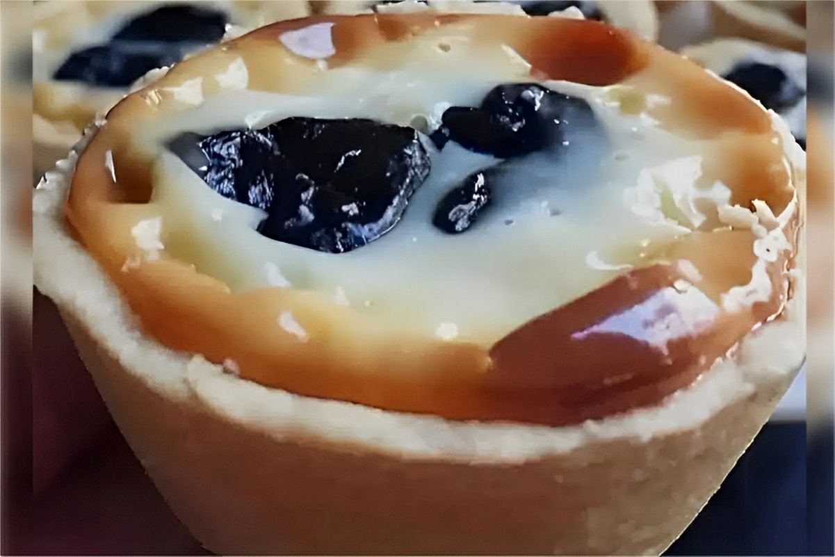 Um sobremesa que deixa todo mundo querendo mais no natal essa tortinha de ameixa fica incrível
