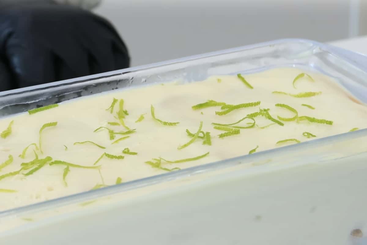 Pavê cremoso de limão com ingredientes bem simples e que não dá trabalho de fazer
