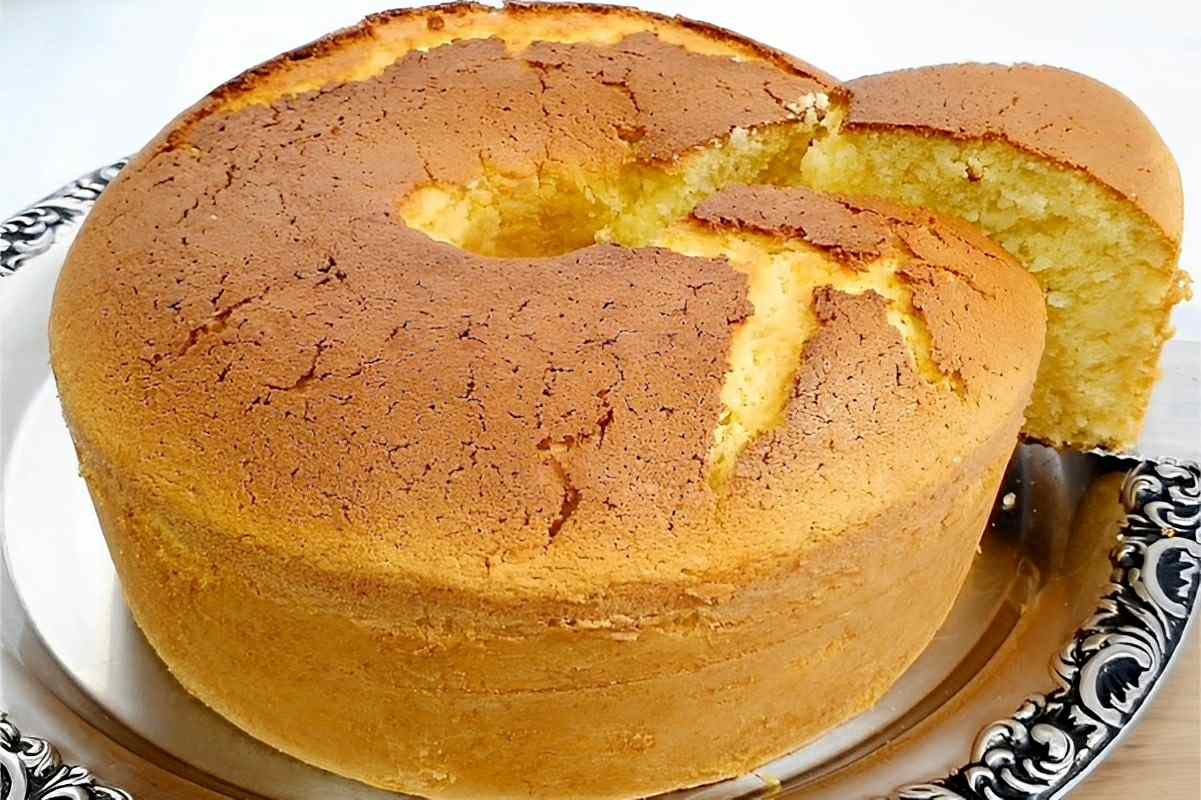 Para o seu lanche da tarde esse bolo amanteigado de fubá fica perfeito