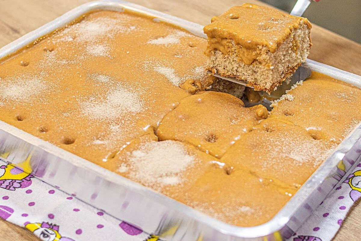Ninguém vai querer outro bolo na sua casa depois que você fazer esse bolo churros cremoso