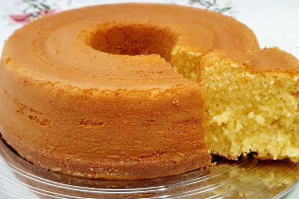Bolo de fubá cozido com coco vai ser uma ótima novidade no seu lanche da tarde