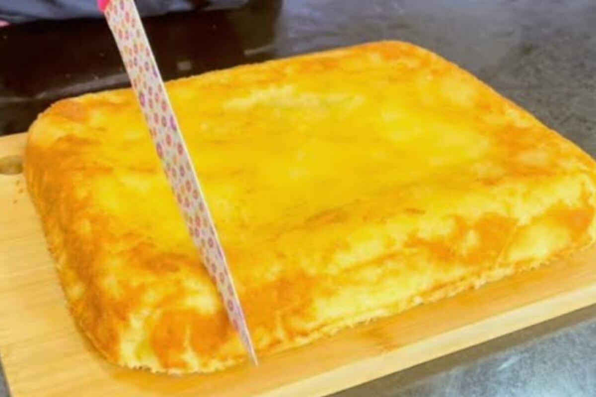 Bolo de mandioca molhadinho e fácil de fazer para seu café da manhã ou da tarde