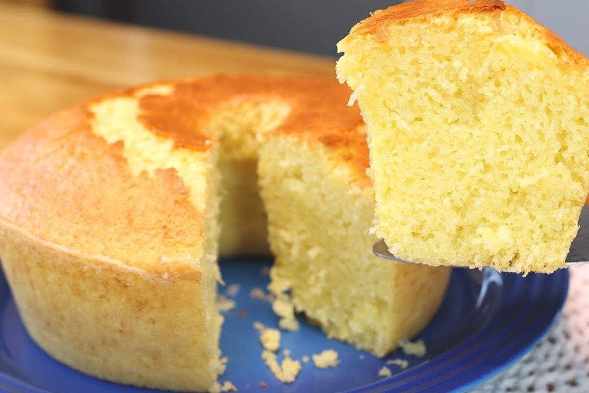 Bolo de mandioca com coco perfeito e muito saboroso