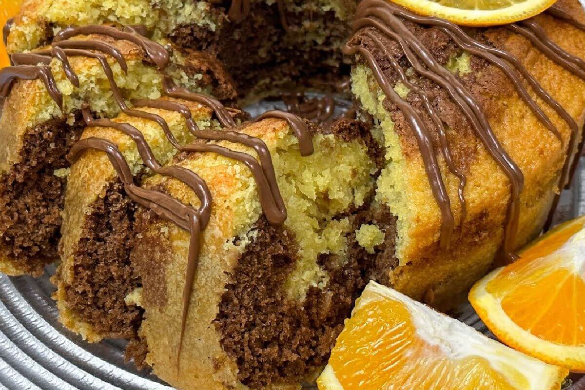 Esse bolo mesclado é o melhor de todos para servir no café ou lanche da tarde