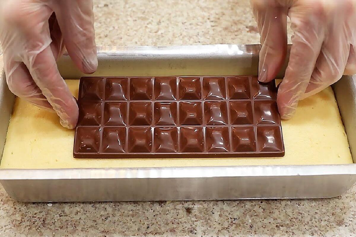 Nessa receita você vai ver como fazer bolo recheado simples que fica maravilhoso