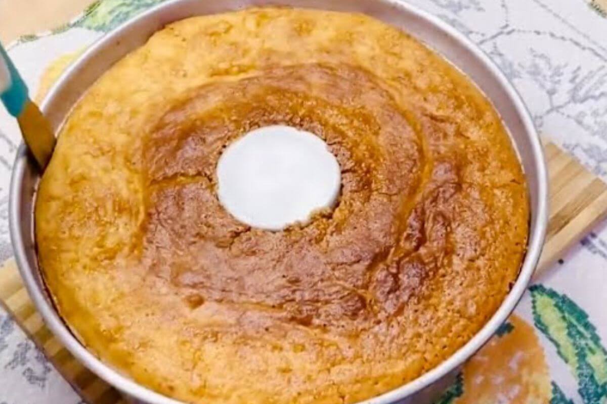 Esse bolo sem farinha de trigo está fazendo o maior sucesso na internet e fica uma delícia