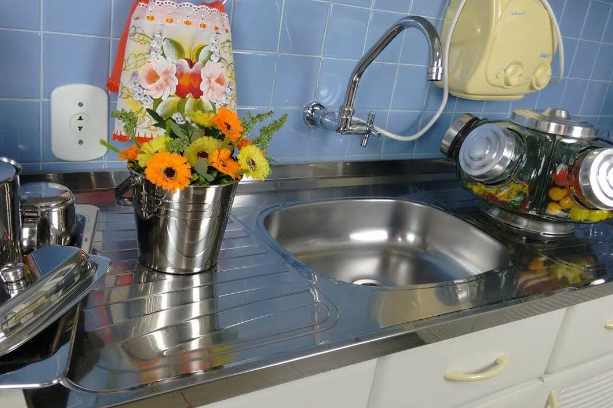 Conheça uma misturinha para dar brilho em inox caseira e super eficiente