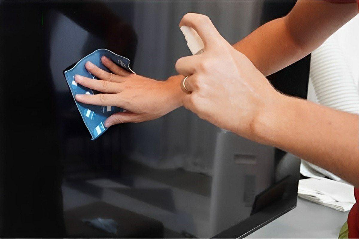Dica para limpar telas de tv e tirar aquelas manchas que parecem dificeis de remover