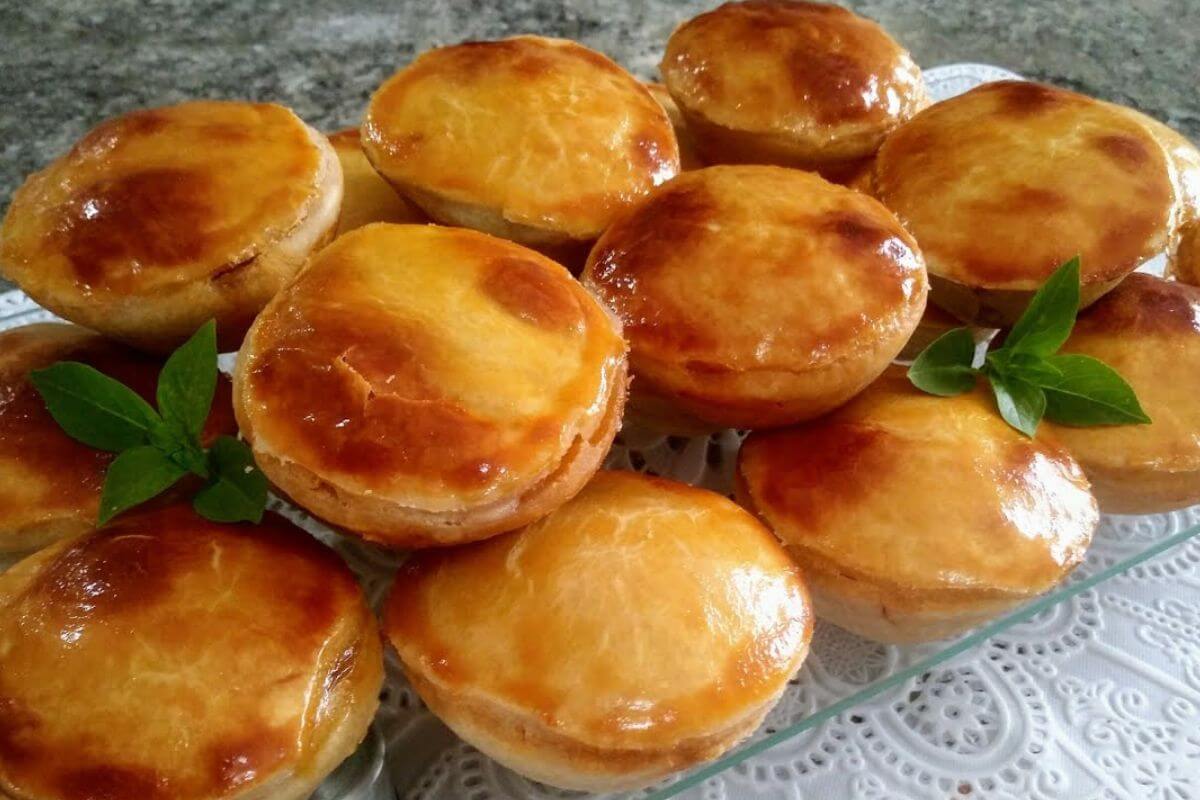 A melhor massa de todas: empada de frango com catupiry cremosa e desmanchando na boca