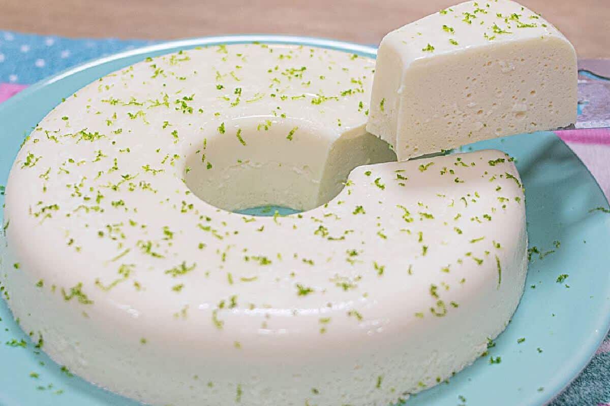 Flan de limão aerado que fica muito gostoso e refrescante