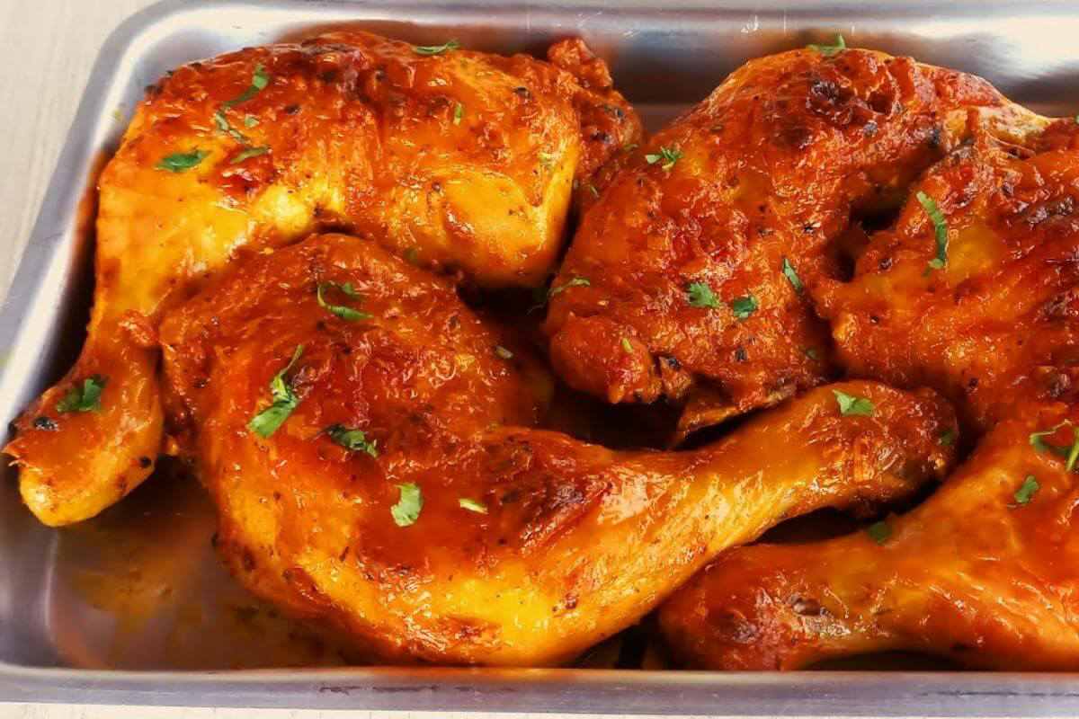 Nunca mais você vai comer frango seco com essa receita de frango assado na maionese