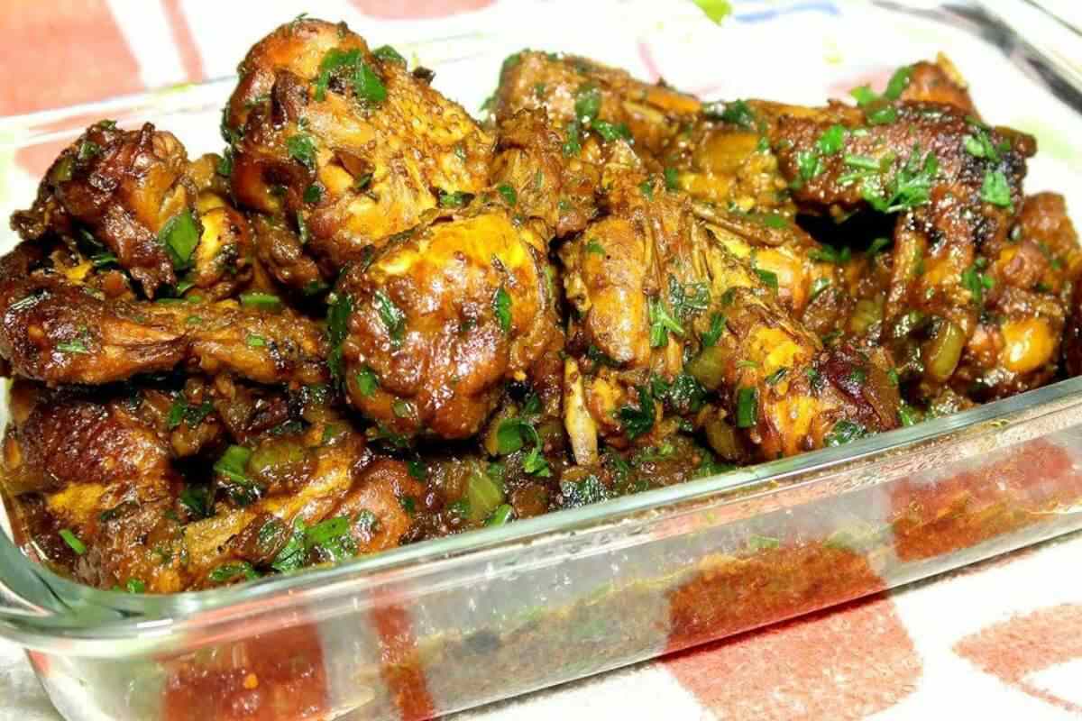 Veja um jeito prático e diferente de fazer um frango na cebola maravilhoso