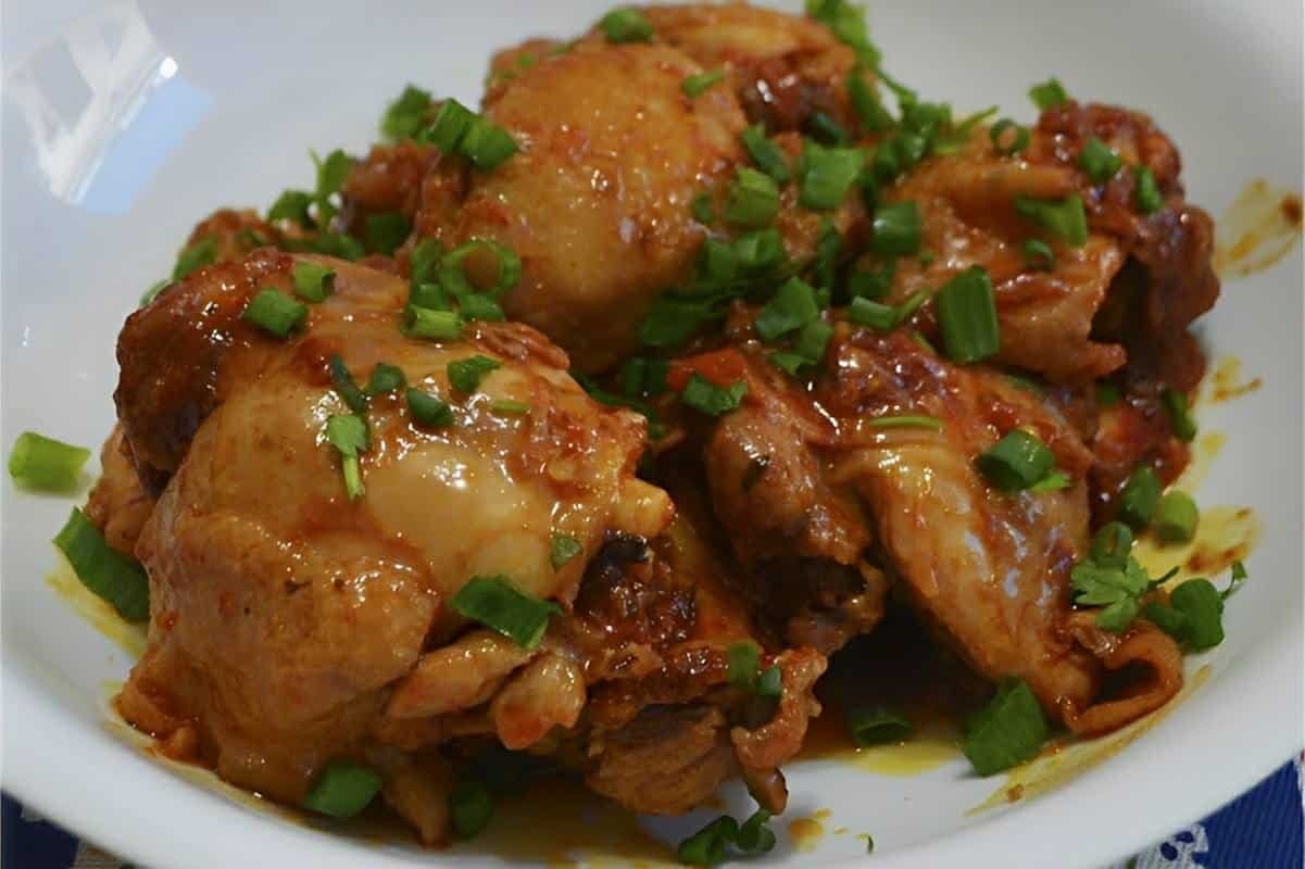 Descubra o segredo de vó para o frango de panela ficar tão gostoso e saboroso