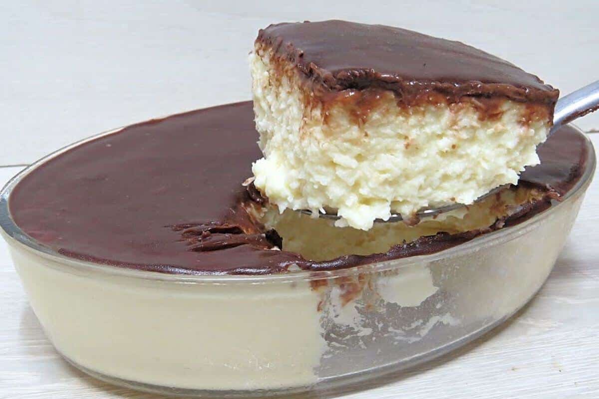 Gelado de coco que é impossível comer apenas um pedaço só