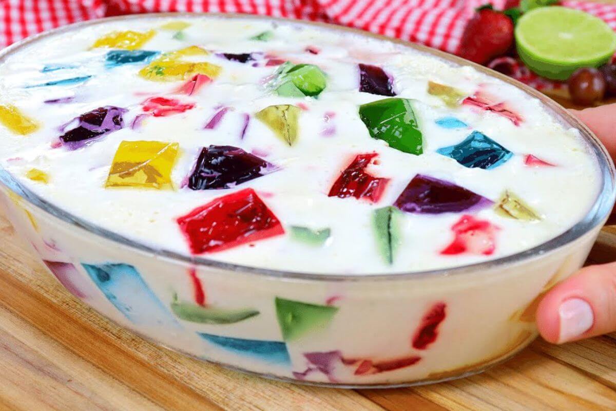 Gelatina colorida e cremosa para fazer alegrias das crianças nessas férias escolares