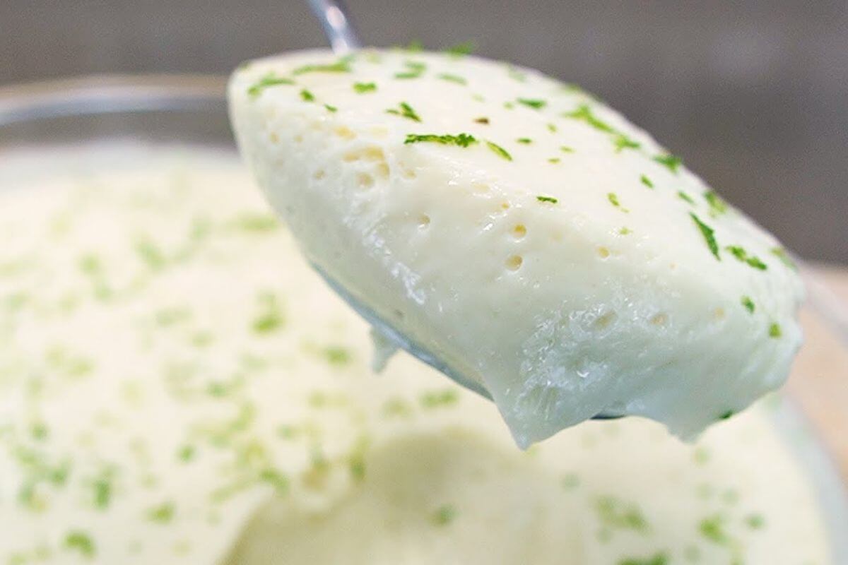 Mousse de limão sem leite condensado bem cremoso e refrescante