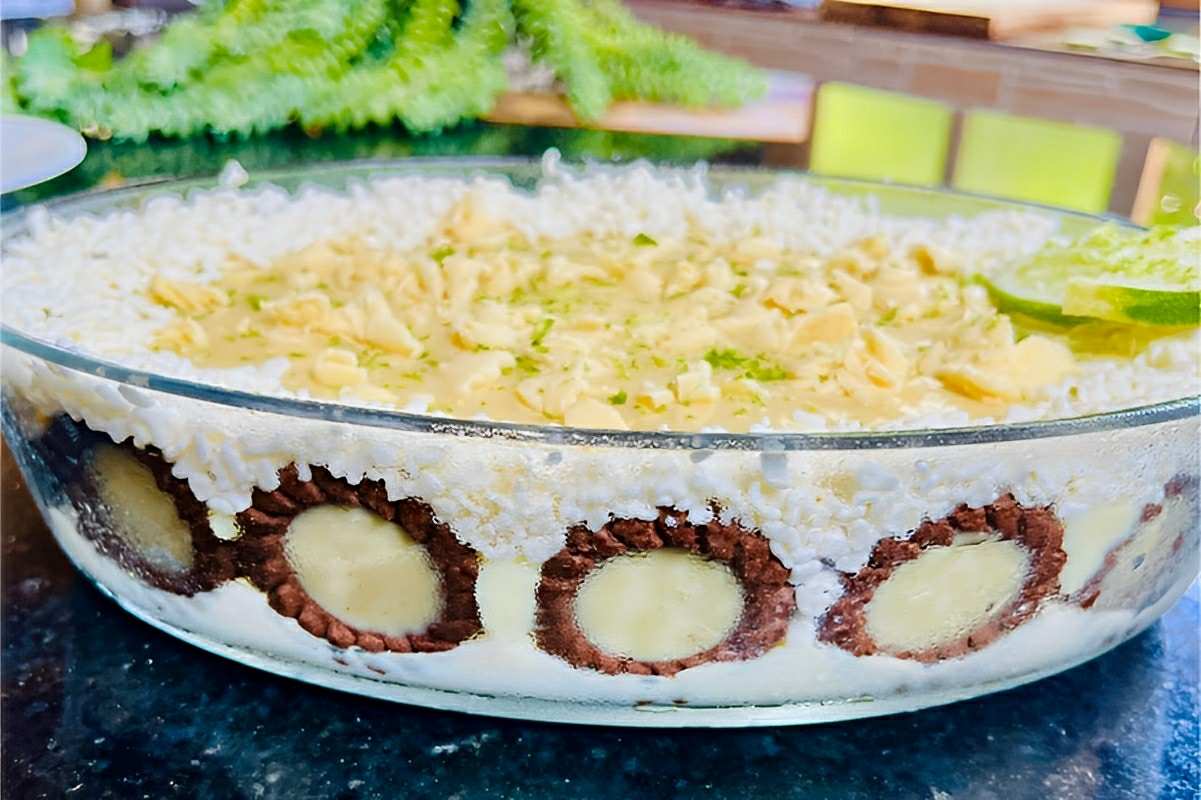 Mousse de limão que é muito fácil de preparar e fica simplesmente maravilhoso