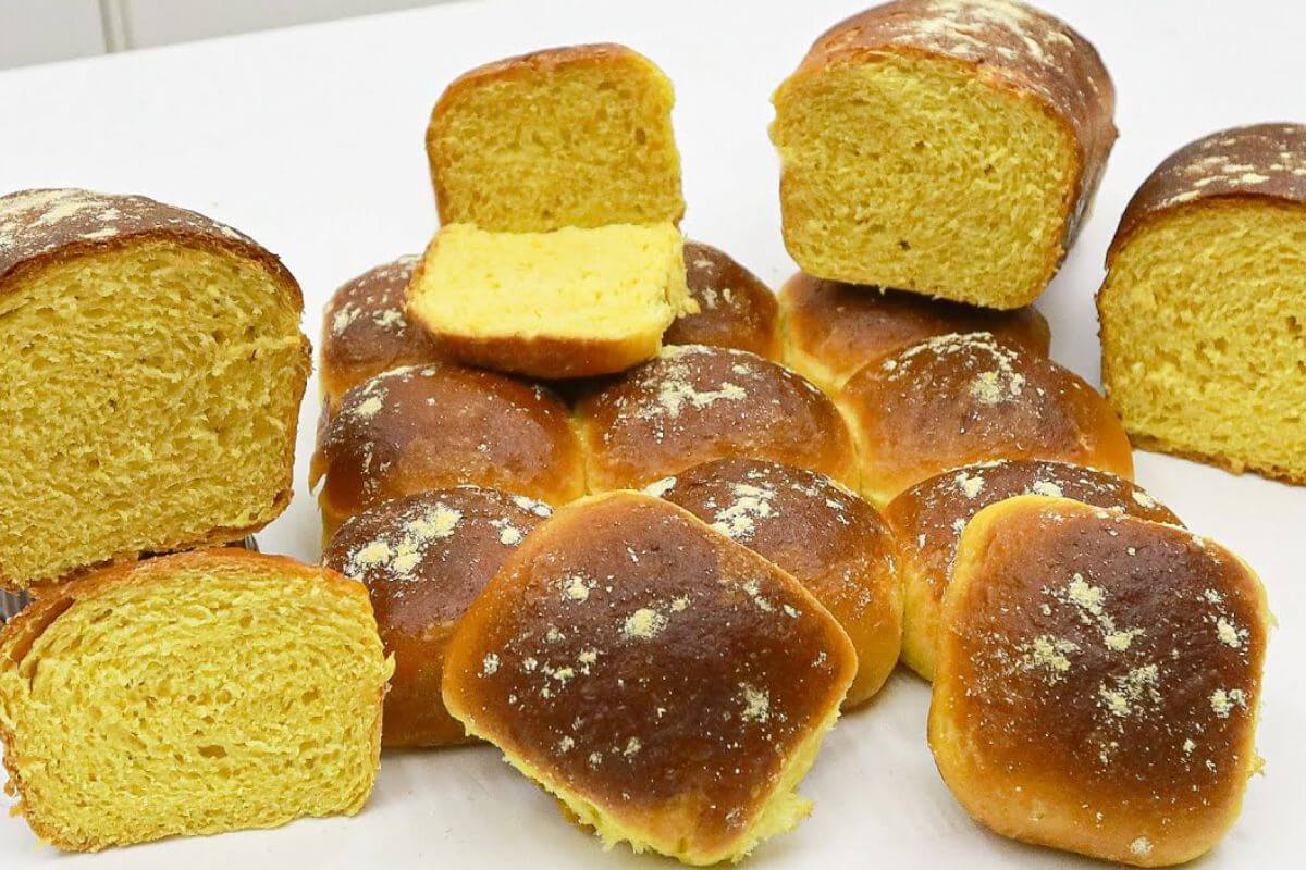 Com um café quentinho esse pão caseiro de milho fica mais delicioso ainda
