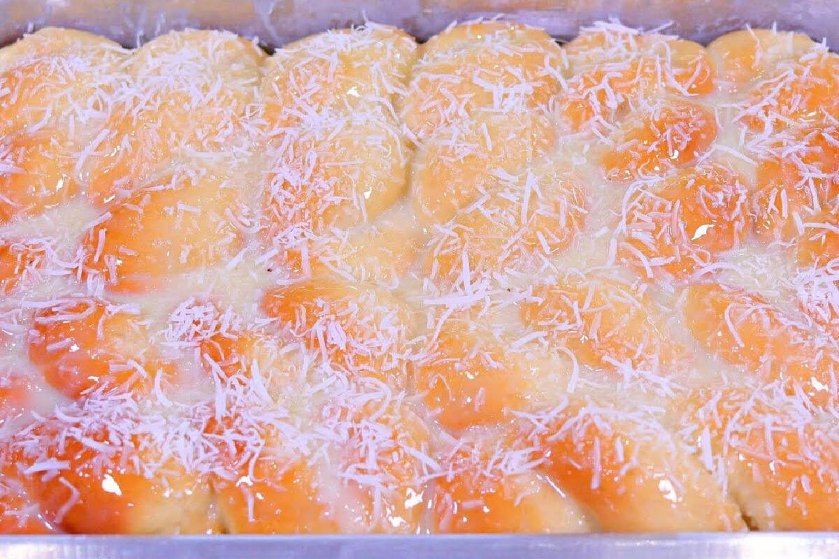Pão de leite condensado que é impossível comer apenas um de tão gostoso que fica
