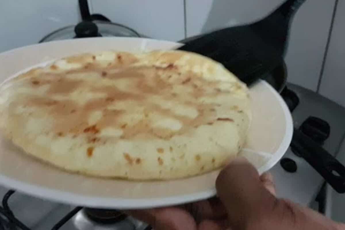 Receita muito fácil de pão de queijo de frigideira que fica perfeito e macio
