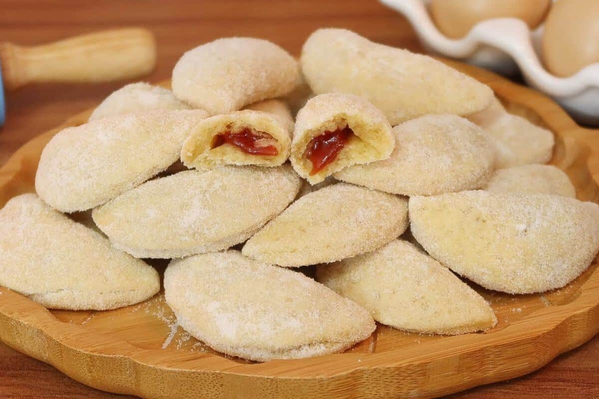 A novidade na sua casa essa semana vai ser esse pastelzinho doce delicioso e fácil de preparar