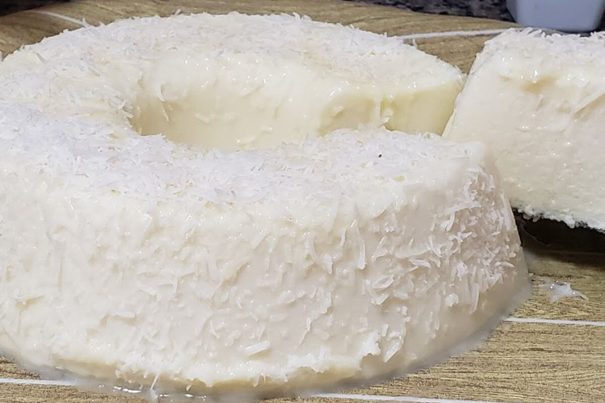 Pudim de coco maravilhoso que é só bater os ingredientes e esperar gelar
