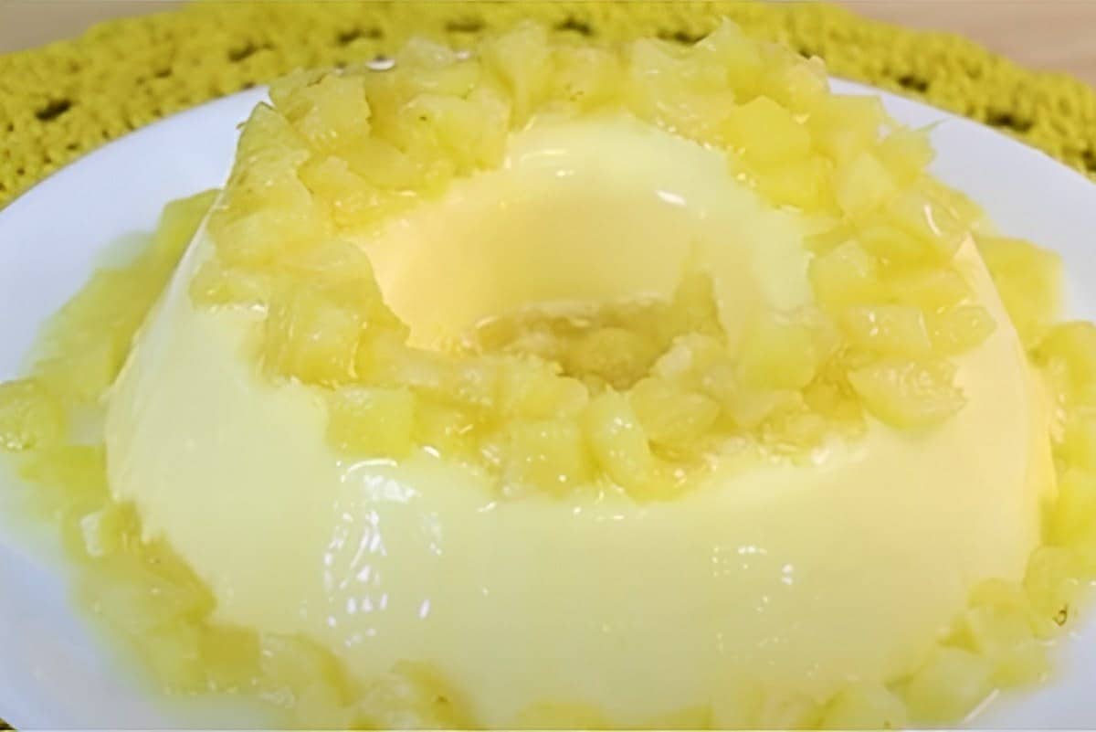Pudim de abacaxi que não precisa de leite condensado e fica muito cremoso e refrescante