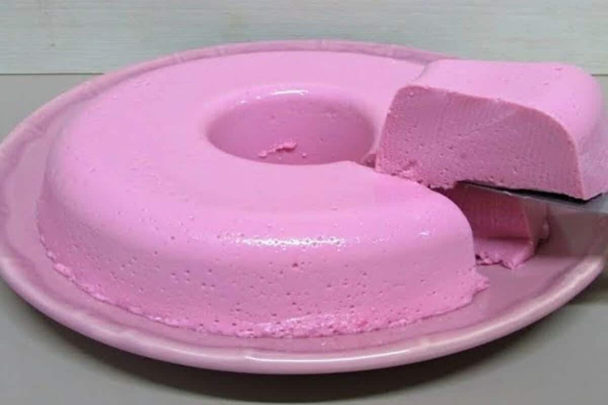 Pudim de gelatina bem cremoso e dá para você fazer o sabor que gostar mais