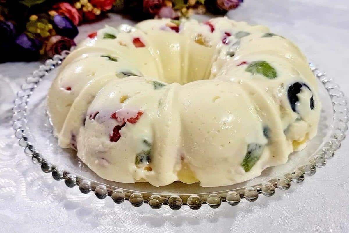 Use frutas frescas e faça esse pudim de iogurte maravilhoso
