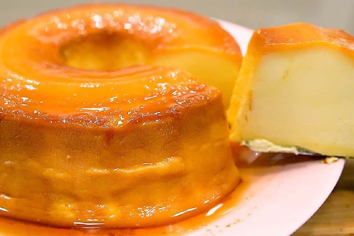 Pudim de leite cremoso que fica pronto em poucos minutos para você economizar gás