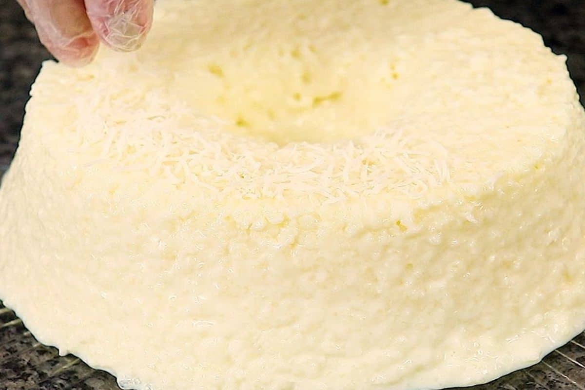 Pudim de tapioca tão cremoso e molhadinho que desmancha na boca