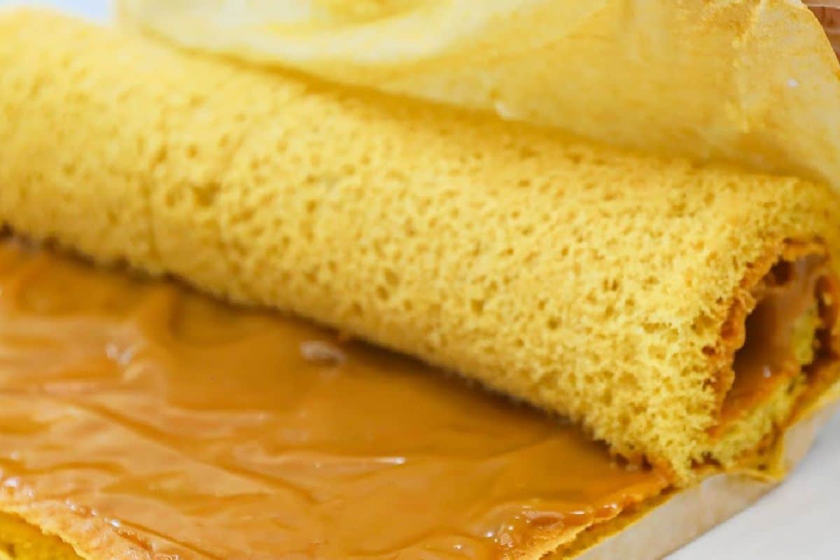 Rocambole de padaria daqueles bem recheados e muito gostosos