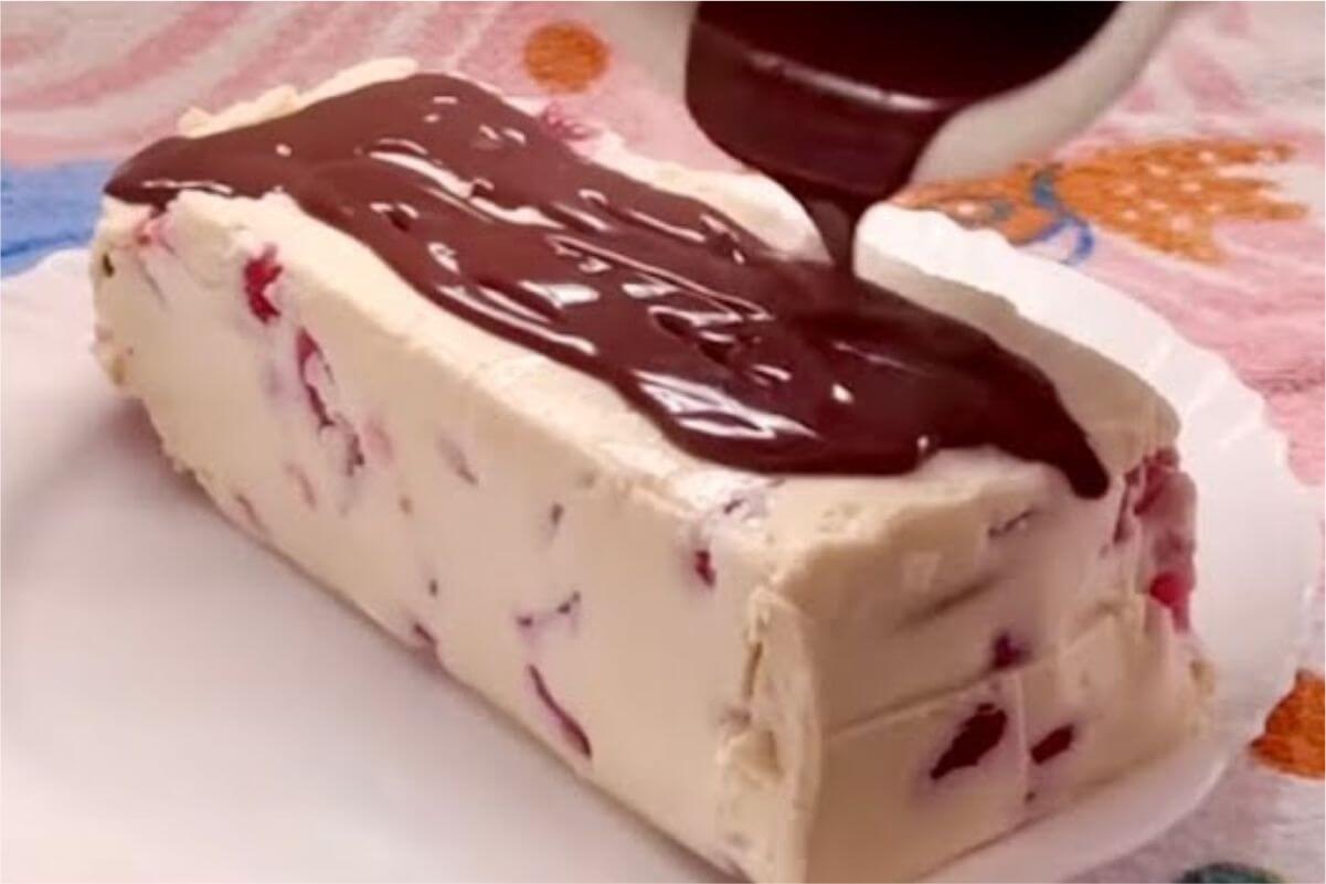 Sobremesa na caixinha de leite super cremosa para comer bem geladinha