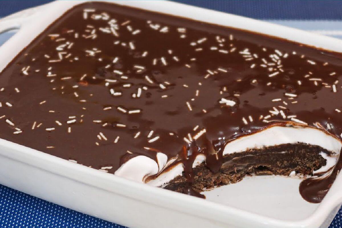 Sobremesa de chocolate mega cremosa que fica uma maravilha para comer geladinha