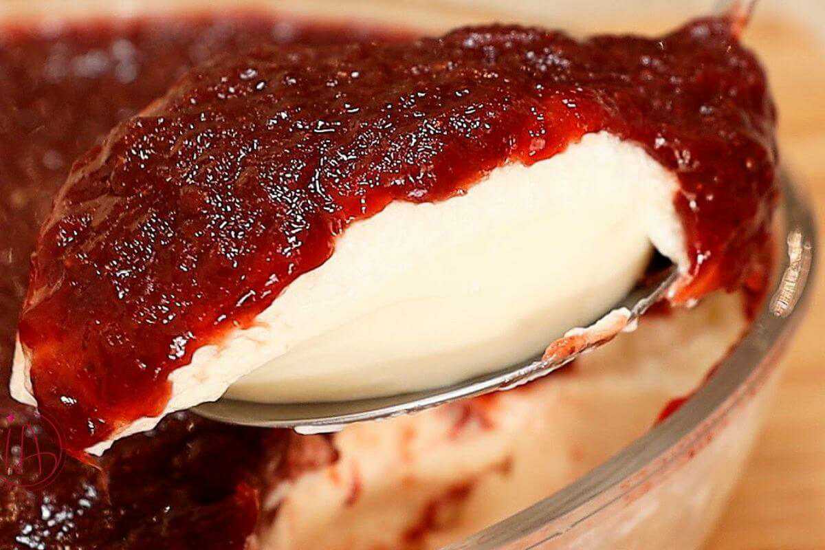 Essa sobremesa leve e cremosa é uma receita bem econômica e dá para fazer em minutos