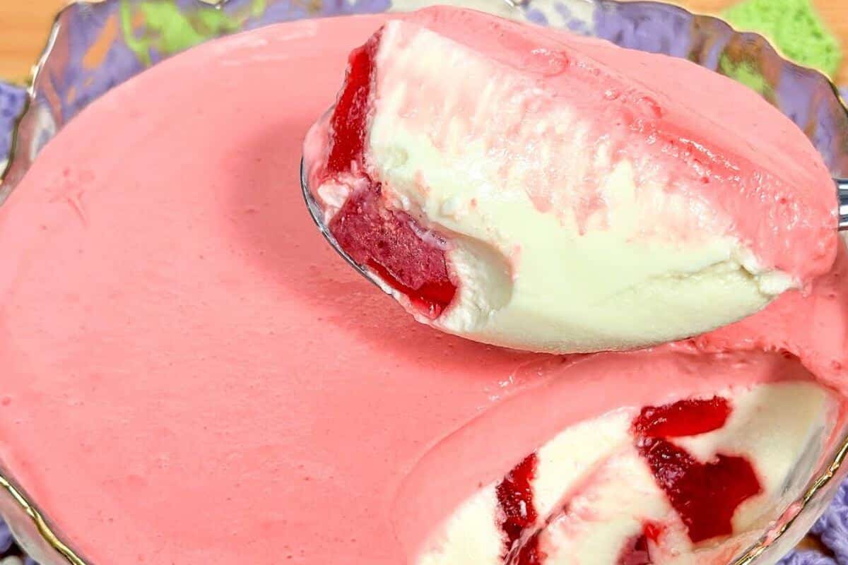 Sobremesa fácil de gelatina mega cremosa com um jeitinho bem fácil de preparar