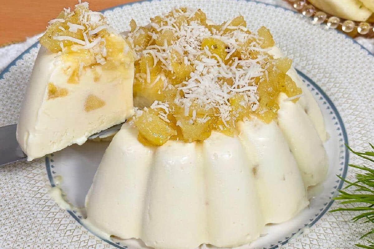 Sorvetão de abacaxi super refrescante e cremoso para esses dias quentes