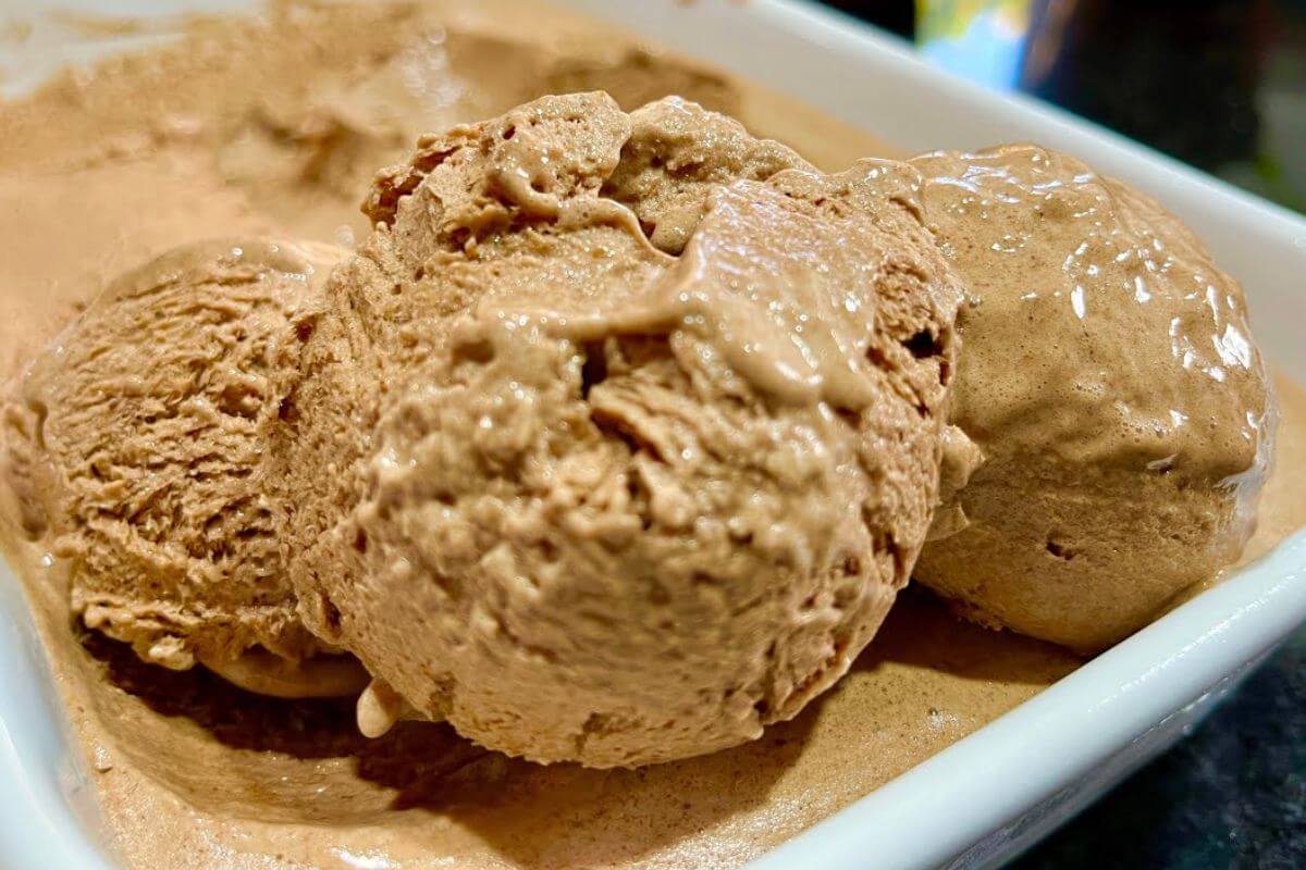 Sorvete cremoso sem açúcar com 3 ingredientes bem simples e baratos
