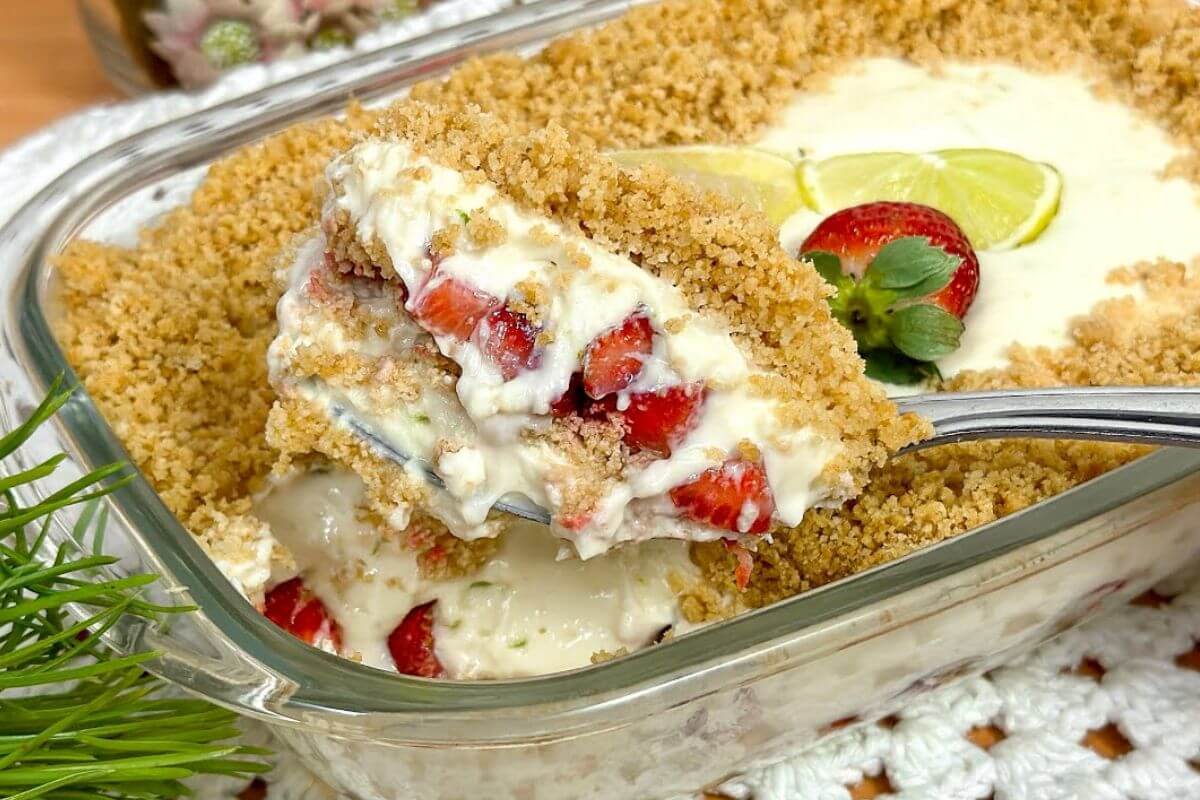 Aprenda essa torta belga cremosa com morangos que fica simplesmente incrível
