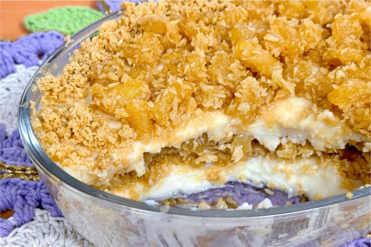 Torta belga cremosa com abacaxi e coco uma sobremesa perfeita para comer geladinha
